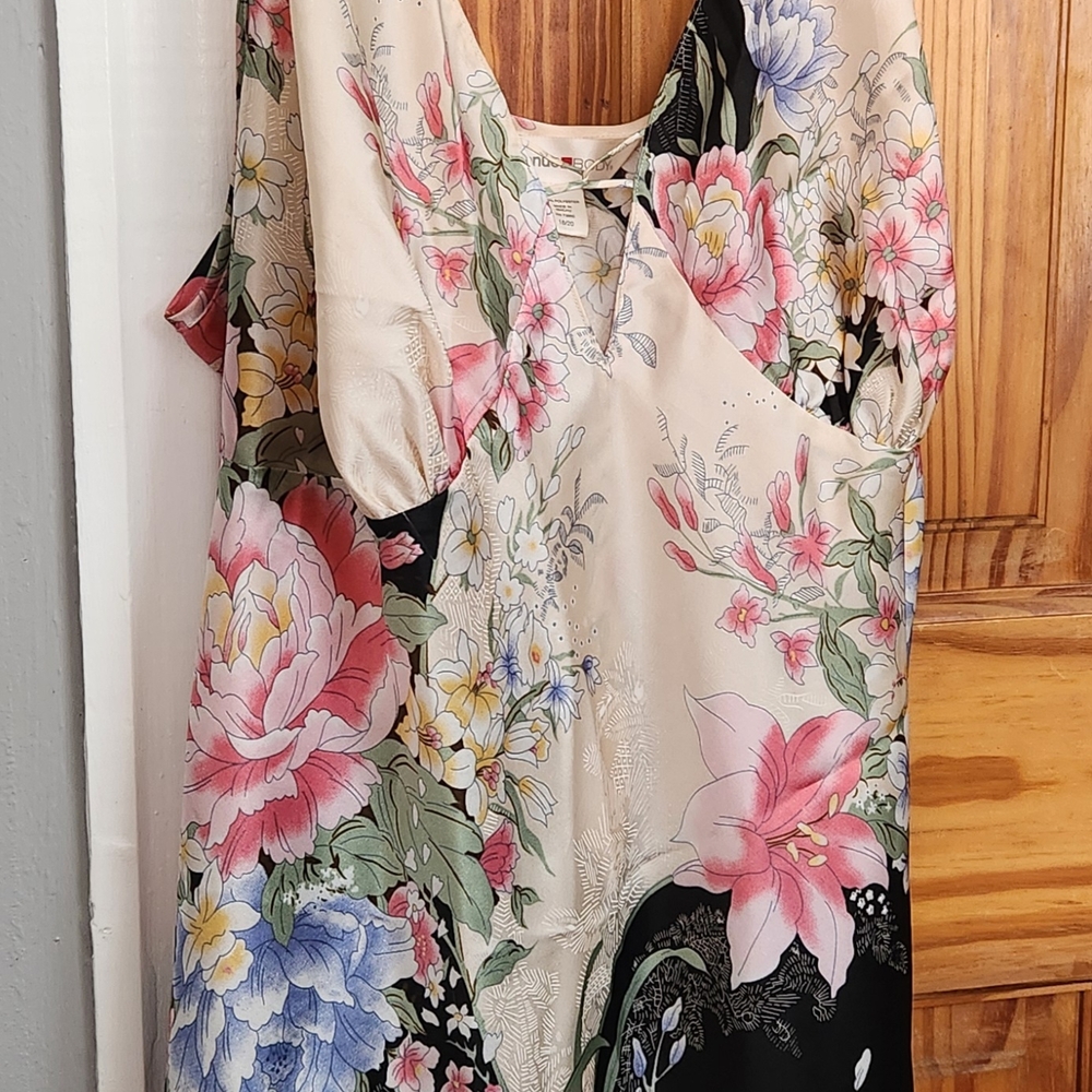 Avenue Floral Chemise - Black and Cream